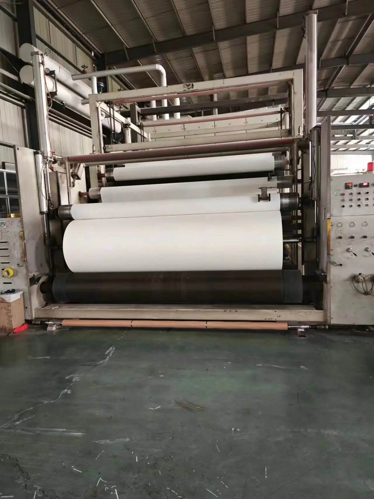 Xây Dựng Không Dệt Trắng Dài Sợi Polyester Mat Cho Sửa Đổi Nhựa Đường Màng Chống Thấm Nước