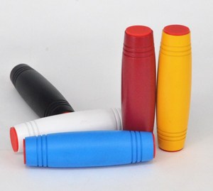 2017 Cao Cấp Bằng Gỗ Thần Tài MOKURU Spinner Thanh Máy Tính Để Bàn Lật Đồ Chơi Phát Hành Sự Lo Lắng Chú Ý Căng Thẳng Đồ Chơi - Product Image 1