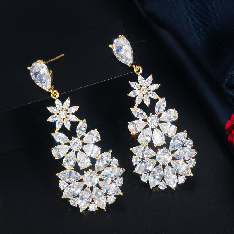 หินสีขาวในทองคำ