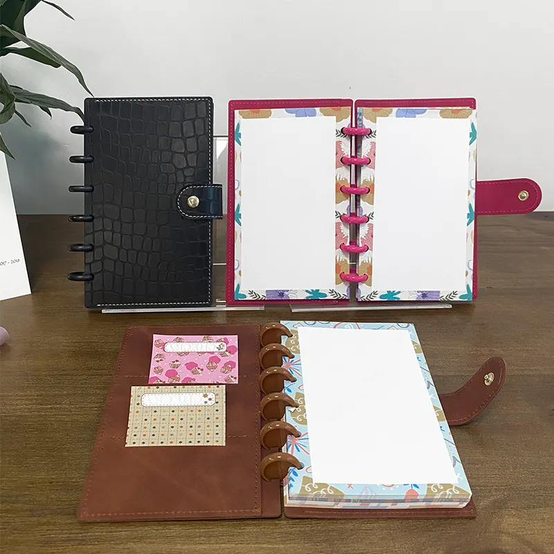 Copertina per notebook in pelle con agenda A6 personalizzata con pagine interne con fiori