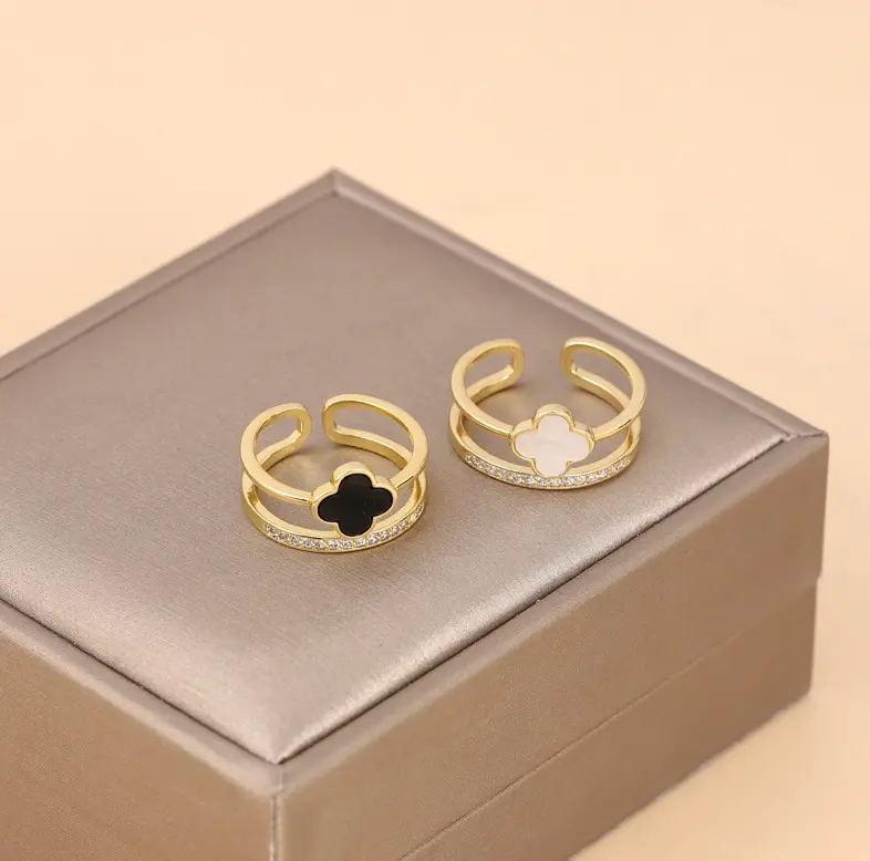 Cincin Semanggi Empat Daun Gaya Korea, Perhiasan Tangan Langsung Cincin Warna Cepat Desain Mewah Ceruk Cincin Wanita