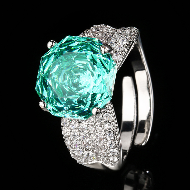 adjustable size Millennium cut Parra green ring