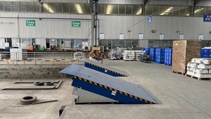 <strong>Loading</strong> Bay <strong>Dock</strong> Levellers Storing <strong>Dock</strong> <strong>Leveler</strong> <strong>Loading</strong> Cargo Handling Machine CE Approval - Product Image 3