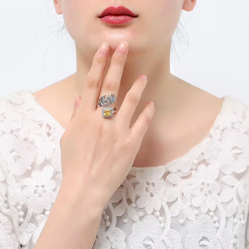 สีเหลือง