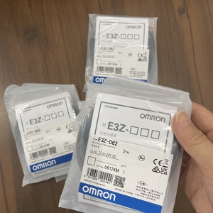 E3Z-D62 2M光センサーNPN出力ワイヤリードアウト内蔵アンプ光電センサー拡散反射型検出 - Product Image 1