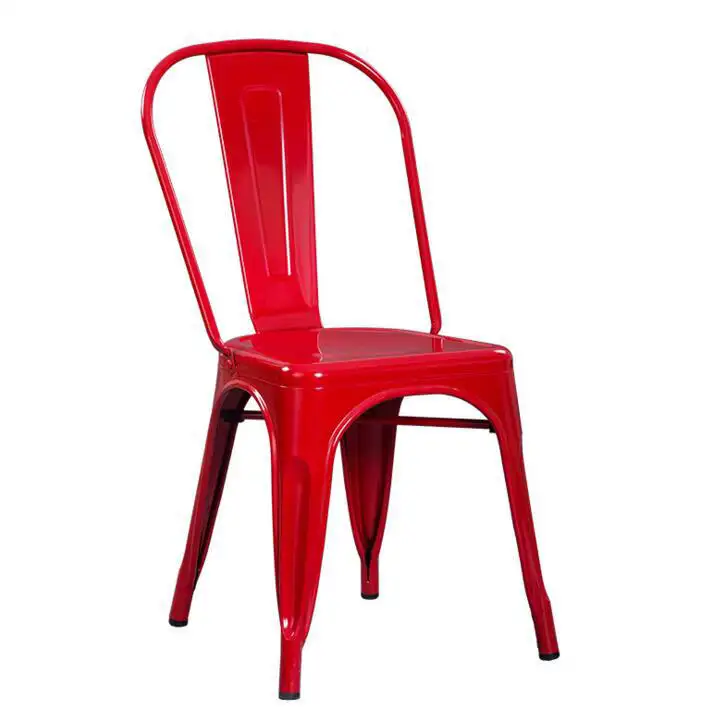 ダイニング用のヴィンテージの素朴な鉄の椅子: カフェやレストランに最適な金属製の背もたれを備えたアンティークの緑青仕上げ