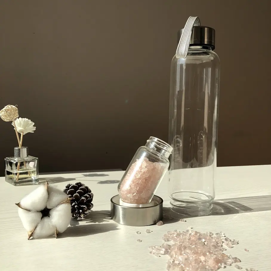 Offre Spéciale vente en gros en vrac logo personnalisé guérison cristal de quartz 550ml bouteille d'eau avec couvercle et manchon