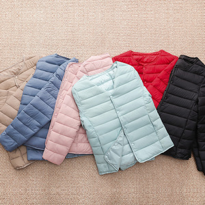 女性用トレンディなソリッドカラーキルティングジャケットカスタム防水冬用暖かい薄いダウンコートボタンの短いフグのデザイン