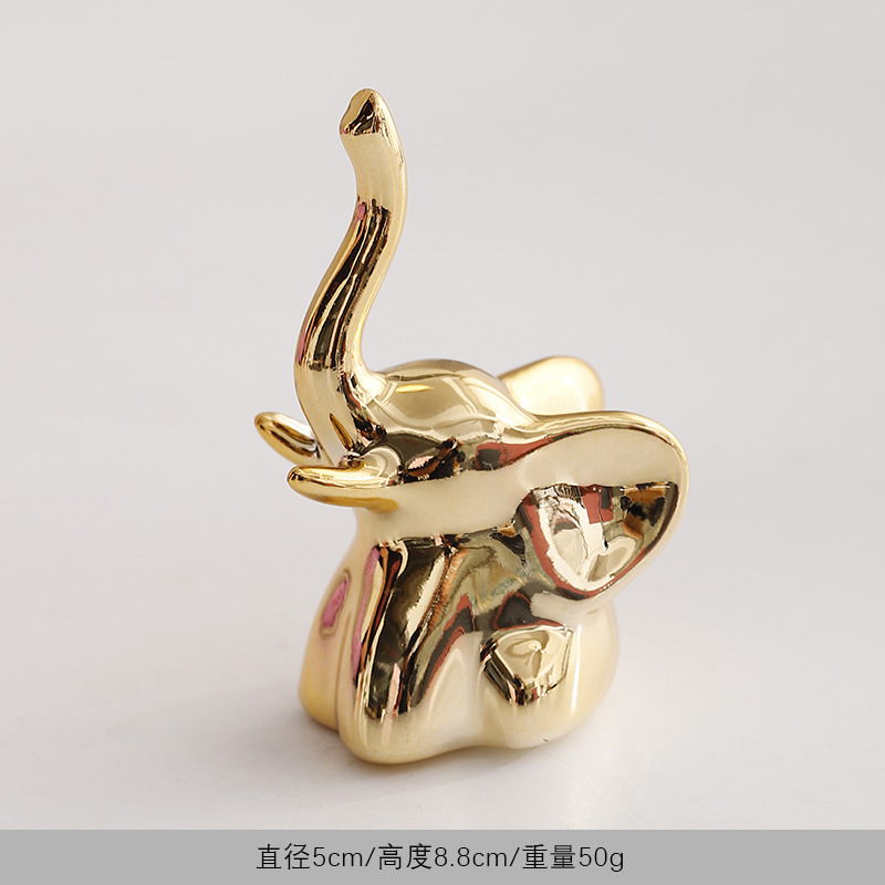 Petit éléphant doré (avec défenses)