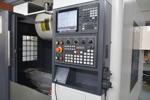 Macchina verticale SUPERTECH 650 utilizza un sistema di controllo numerico avanzato, facile da usare, programmazione flessibile - Product Image 6