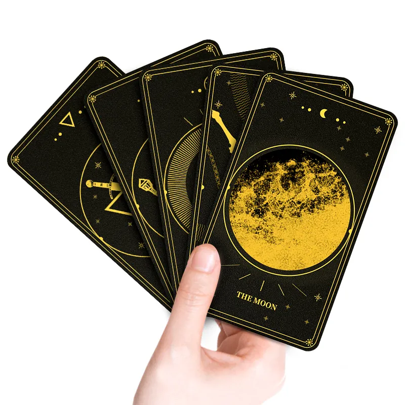 بطاقات التاروت الأصلية, بطاقات التاروت الأصلية بحجم كامل باللون الذهبي ورقاقة معدنية باللون الأسود مطبوعة حسب الطلب مزودة بكتاب يدوي للبيع بالجملة