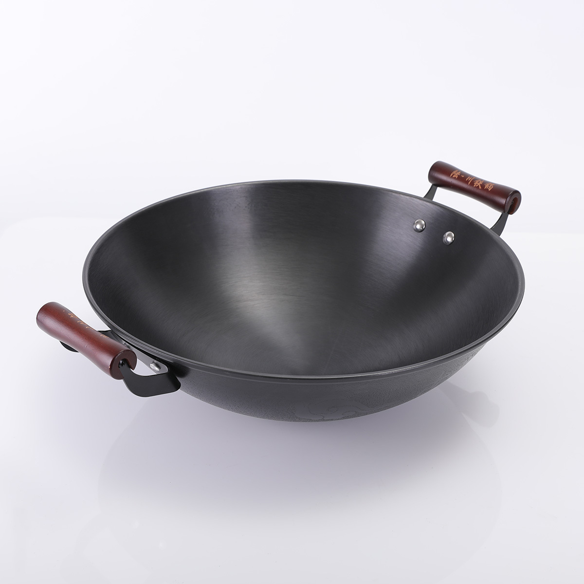 Two-ear old-fashioned iron pan