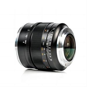 Khẩu độ siêu rộng 50mm F0.95 cho phép hiệu suất tuyệt vời trong điều kiện ánh sáng yếu mang lại cho nó biệt danh "mắt đêm" - Product Image 3