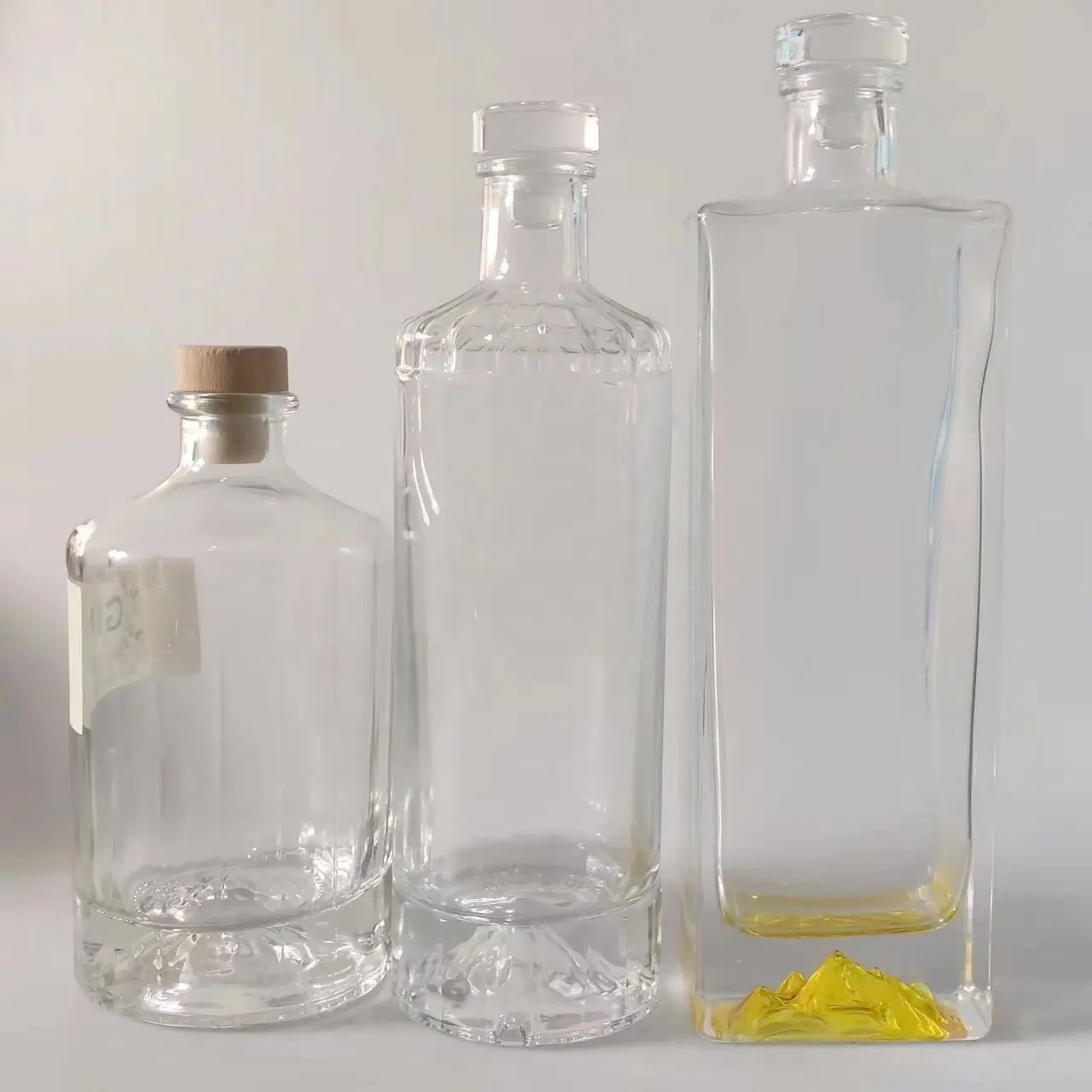16 oz 500ml montaña fondo grueso vino vodka licor vacío botella de vidrio súper transparente con corcho