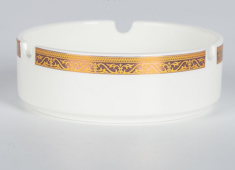 Cenicero con borde de oro blanco