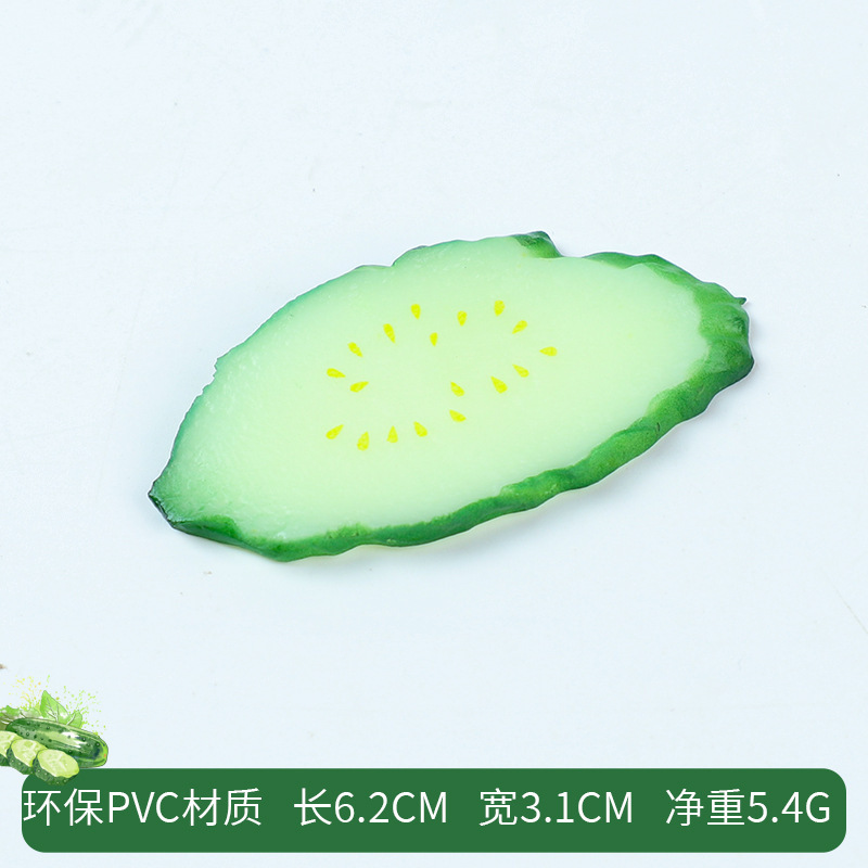 Tranches de concombre vert
