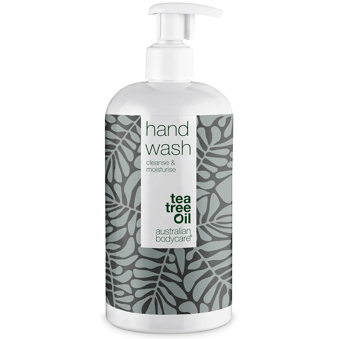 티 트리 오일 액체 손 비누. 박테리아와 먼지를 효과적으로 정화하기위한 손 씻기. 보습이 필요하고