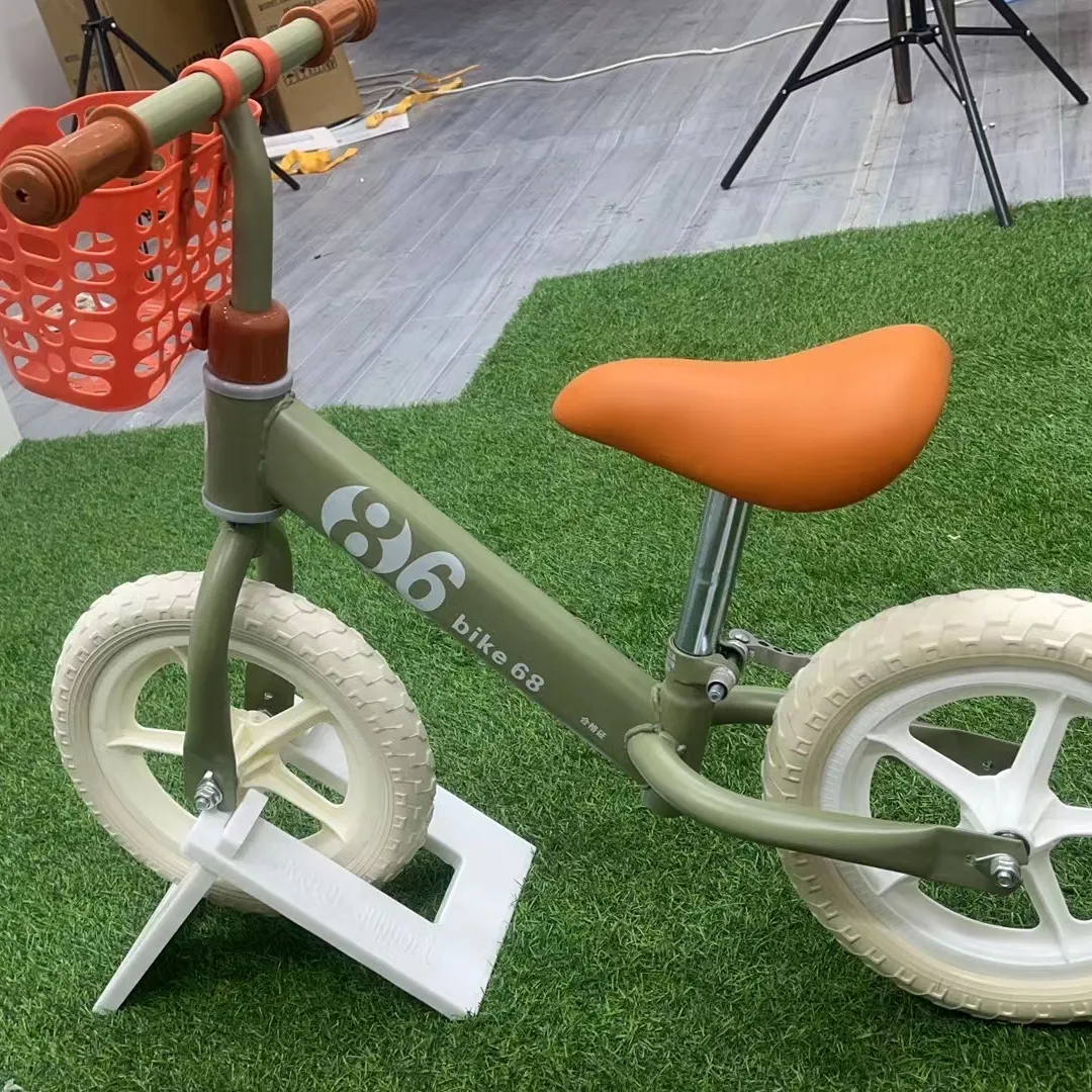 Sepeda roda tiga anak-anak, mainan mobil keseimbangan luar ruangan sepeda bayi roda tiga anak-anak
