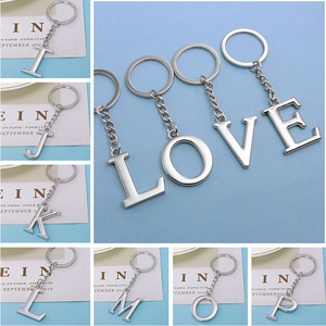 Özelleştirilebilir adı kolye yaratıcı Uppercase Lowercase İngilizce mektup anahtarlık avrupa amerikan hatıra küçük Metal tuşları - Product Image 3