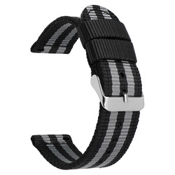 Rayures noires et grises, avec oreilles à bascule.