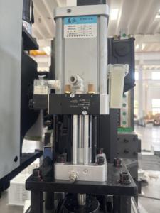 Çok fonksiyonlu tornalama ve freze makineleri CNC makinesi VMC1370 dikey öğütme Metalwork süreci merkezi - Product Image 6