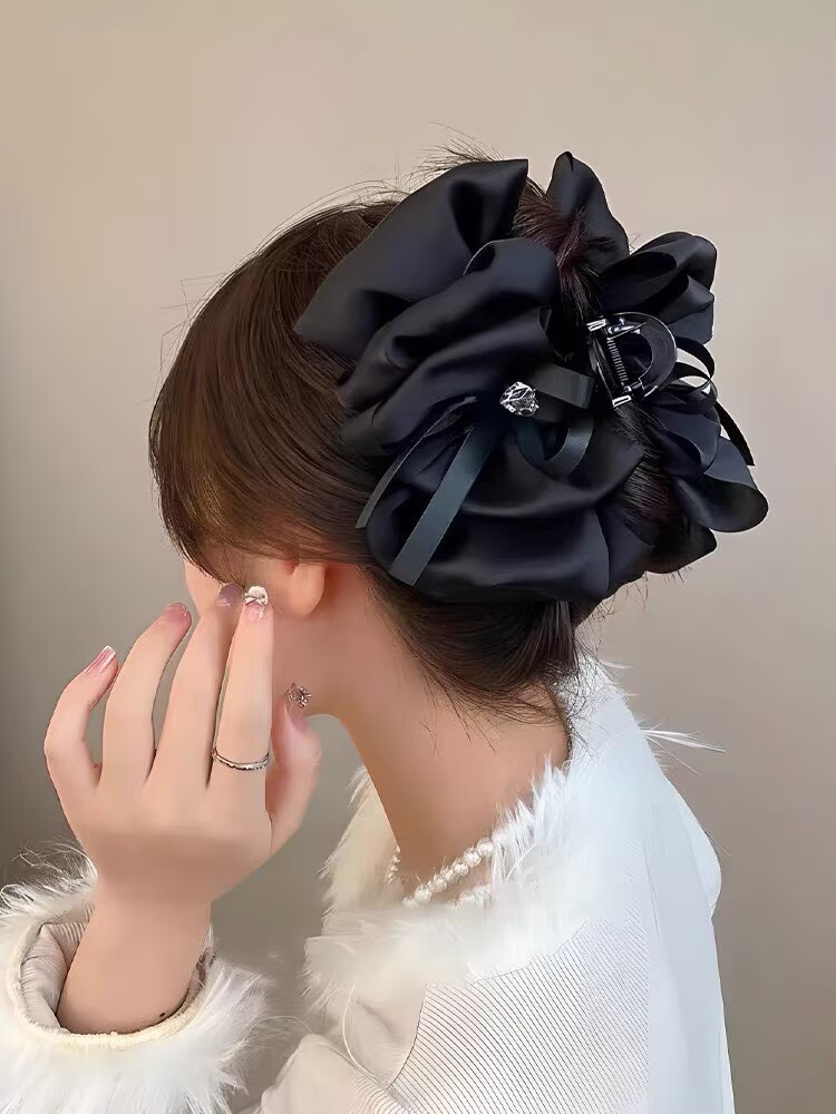 18 black satin heart-shaped bubble