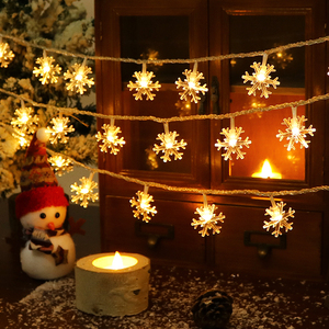 Cadena de luces LED de copo de nieve, decoraciones impermeables para árboles de Navidad con diseño de escena estrellada, iluminación intermitente, colgantes de copos de nieve - Product Image 4