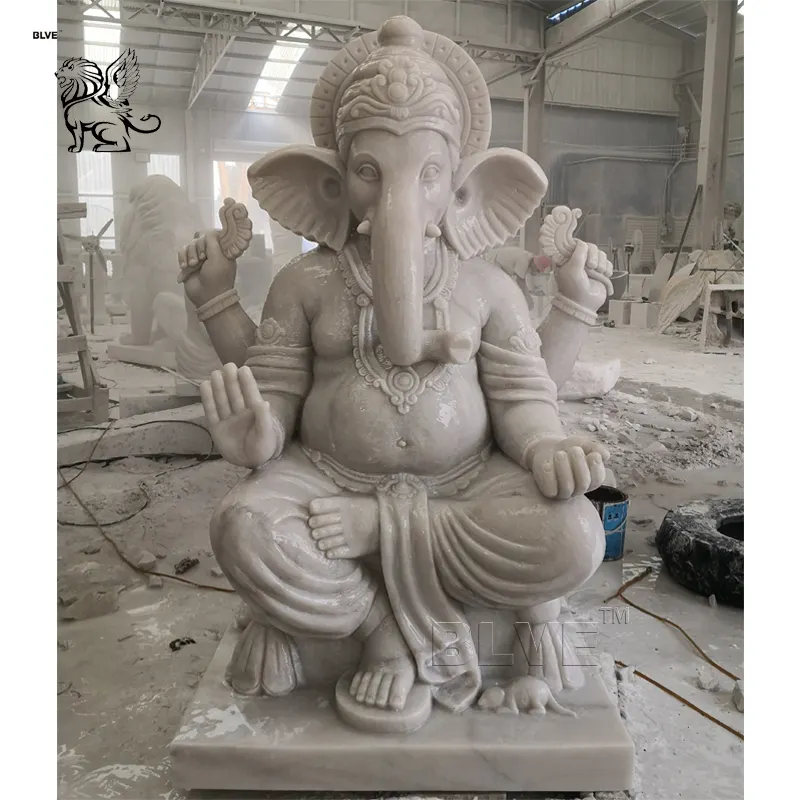 Индия, религиозный декор, каменные статуи индуистского Бога Ганеша, белые мраморные статуи господина Ганеши