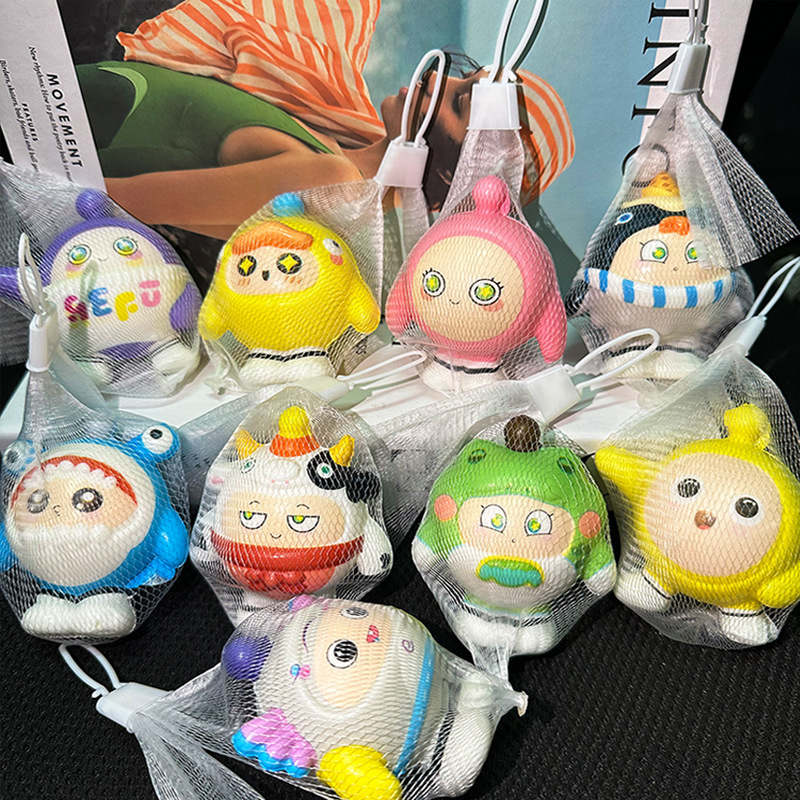 Mesh bag with small egglings, assorted styles 8cm