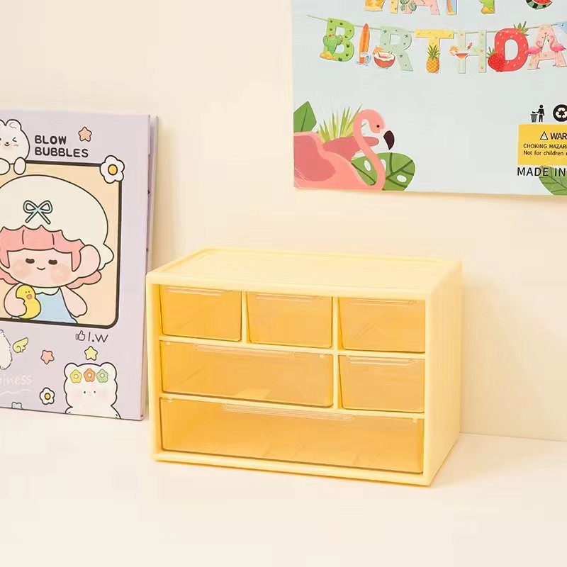 Yellow six-square grid comes with Pachana dog stickers.