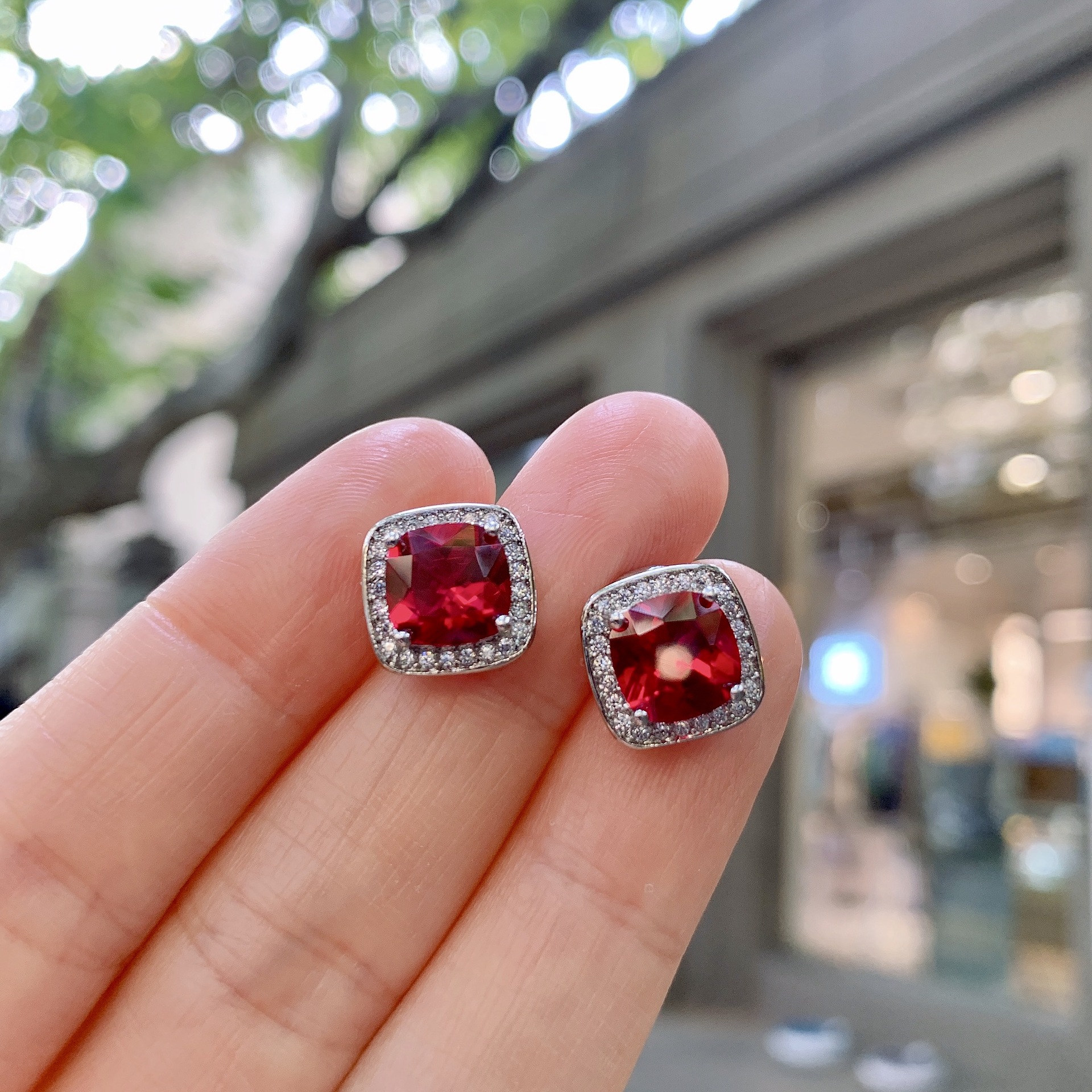 Boucles d'oreilles en corindon rouge