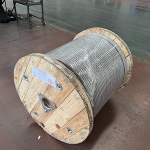 电线电缆<span class=keywords><strong>0.6</strong></span>/<span class=keywords><strong>1kV</strong></span>聚氯乙烯/交联聚乙烯/聚乙烯绝缘架空输电线路电线架空捆扎电缆