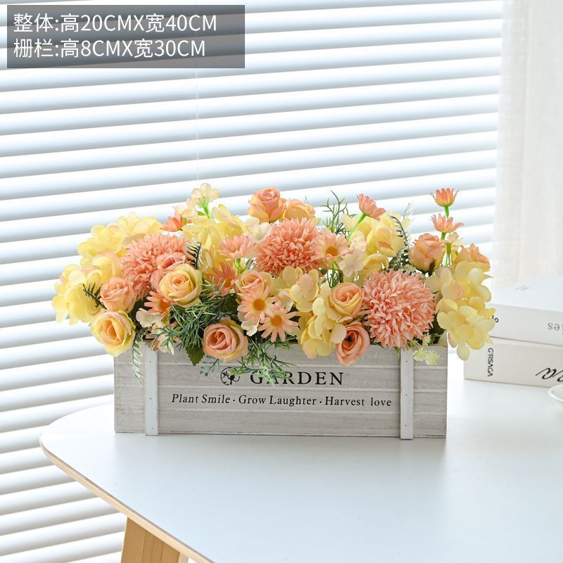 Nouvelle clôture en bois, roses blanches et oranges