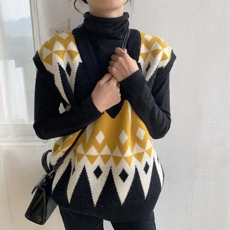 Personalized Retro Slimming Knitted Vest For Women Outer Wear V-Collar Contrast Color Sleeveless Sweater Baggy Coat Ins