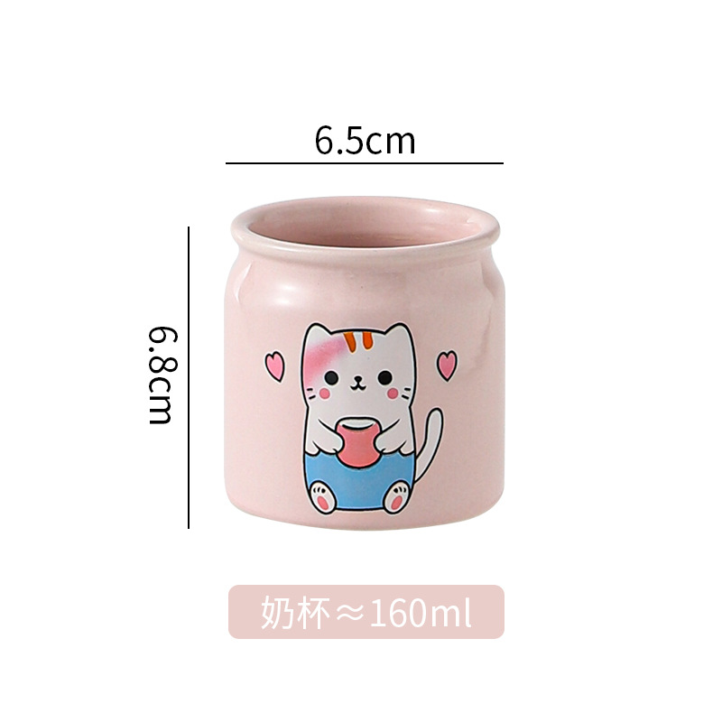 Rose (un chaton assis en tenant une tasse à thé)
