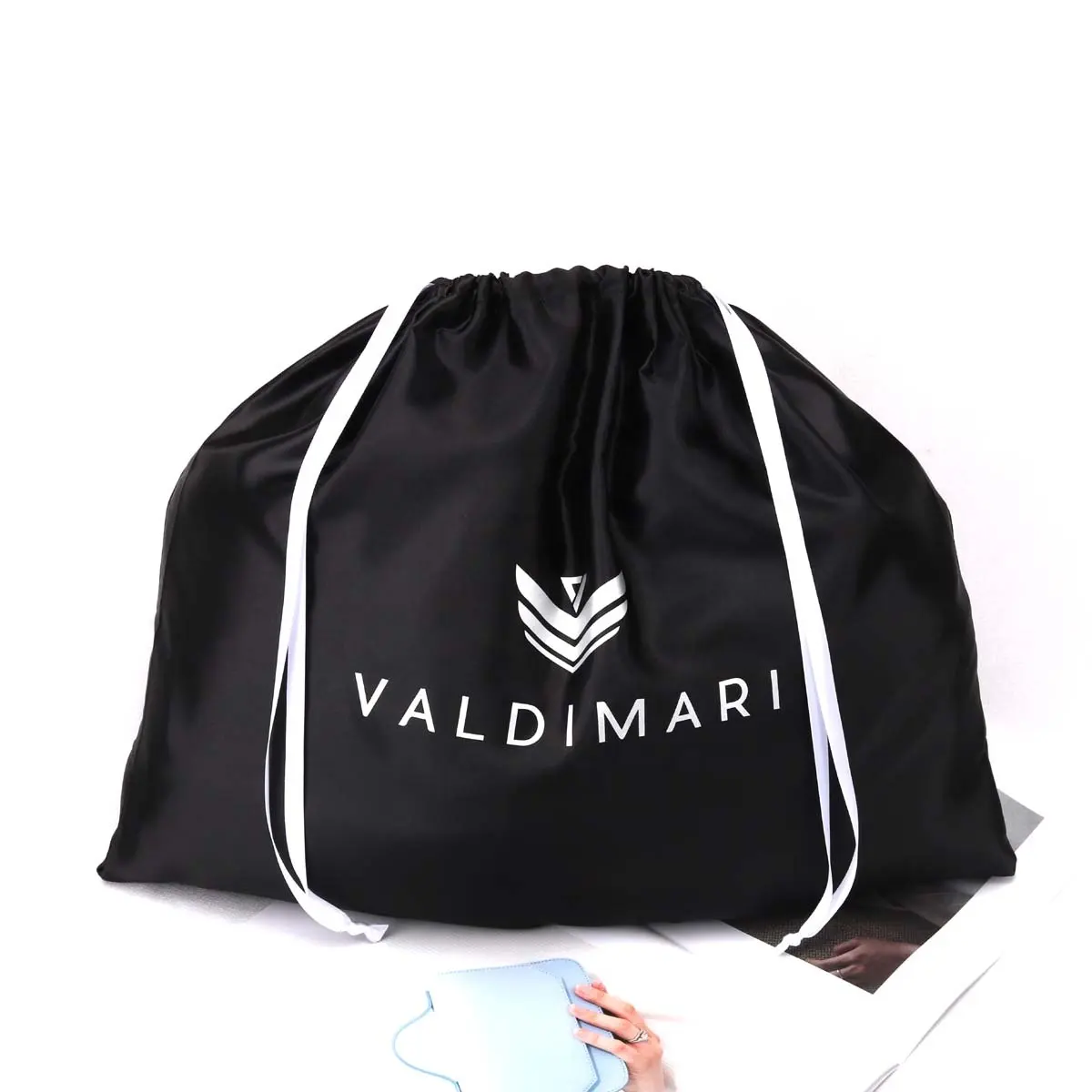 Stampa Logo personalizzata confezione di biancheria intima in raso nero con coulisse borsa morbida per l'estensione dei capelli in polvere di seta opaca