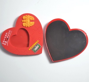 OEM工厂磁性3d软pvc相框，心形pvc塑料3d压花徽标冰箱相框 - Product Image 1