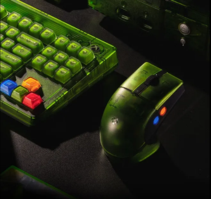 8Bitdo Retro R8ワイヤレスマウスXbox版グリーン透明キーマウスセット充電ベース付き - Product Image 3