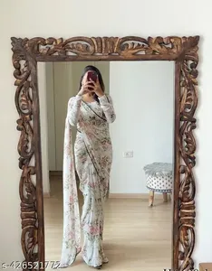 最新の新しい美しいファンシーを見るプリントデザイナー女性は、インドメーカー卸売価格OEMからサリーを着用します