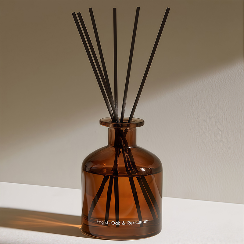 Difusor de varillas de madera en frasco marrón