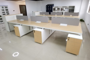 4 plazas de trabajo/MESA de oficina de Venta caliente de acrílico sólido superior superficie de trabajo escritorios de computadoras con particiones - Product Image 4