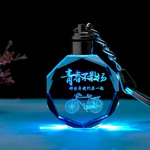 Kristal onur özel 3d lazer gravür fotoğraf lazer anahtarlıklar kristal cam promosyon hediye için anahtarlıklar Led ışık