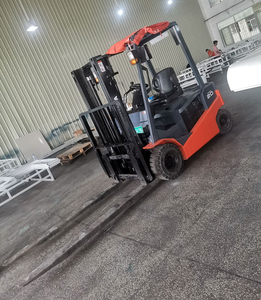 Carretilla elevadora diésel multifunción de segunda mano con capacidad de elevación de carga nominal usada - Product Image 2