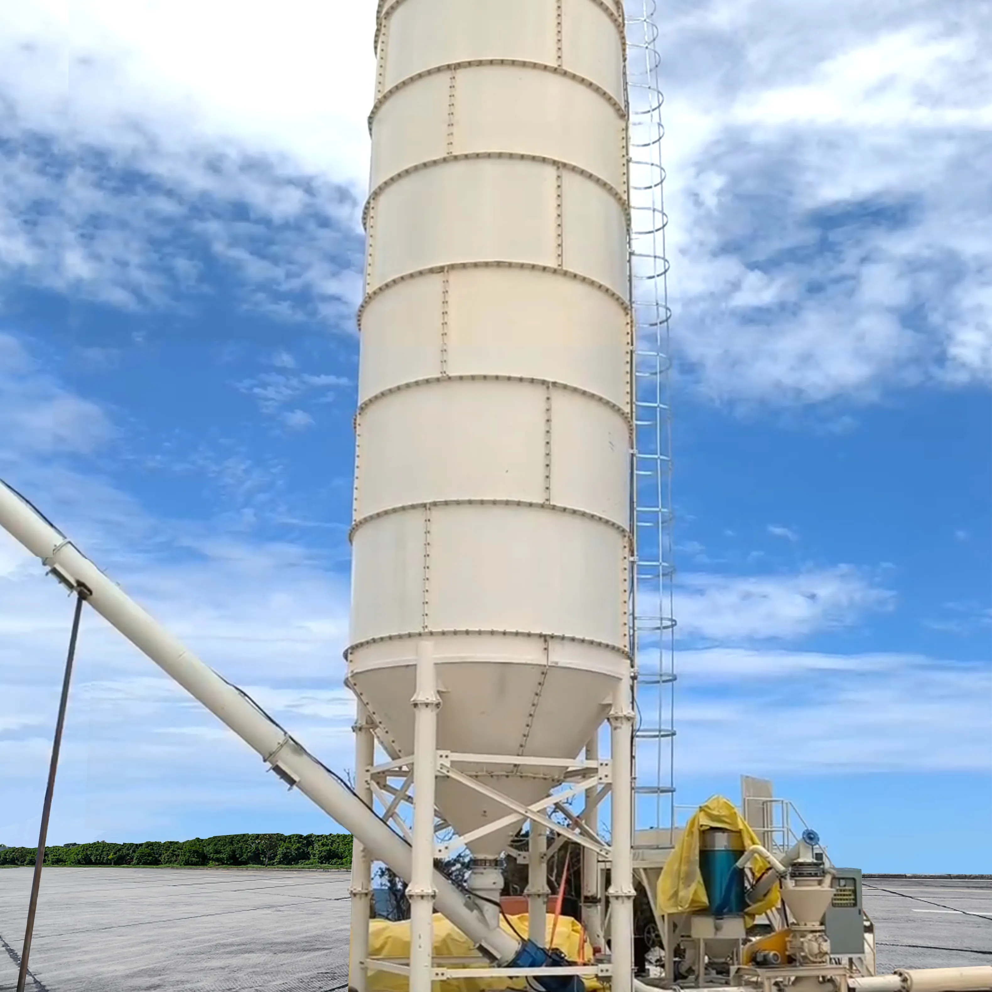 50 tonnellate-1200 tonnellate silo di cemento imbullonato silo di cemento Mobile serbatoi di stoccaggio silo di cemento per impianto di betonaggio in vendita