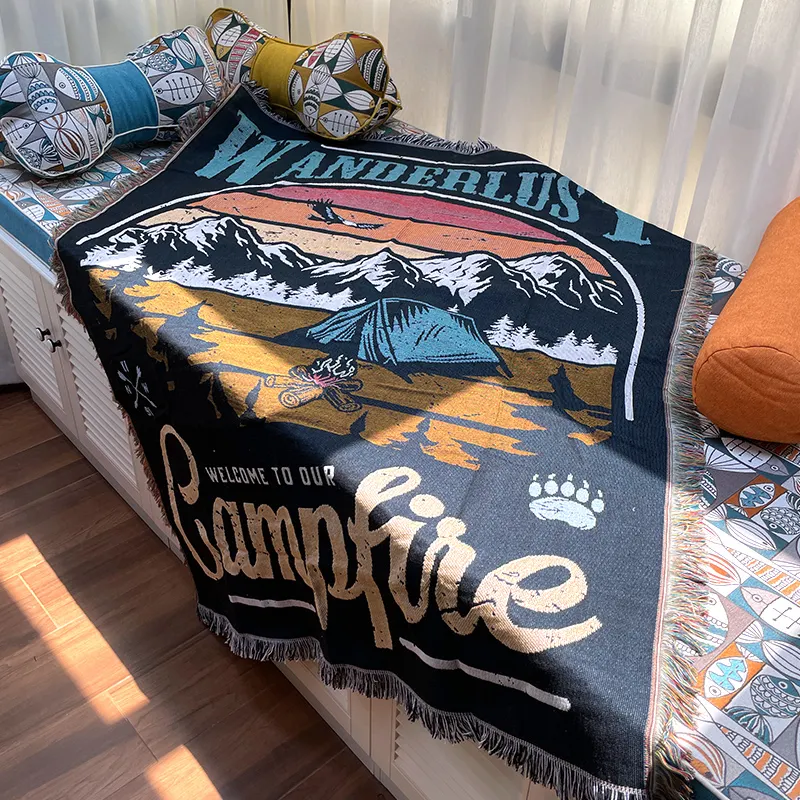 Vente en gros Couverture de pique-nique en polyester de luxe avec pompon jacquard tricoté tapisserie tissé personnalisé