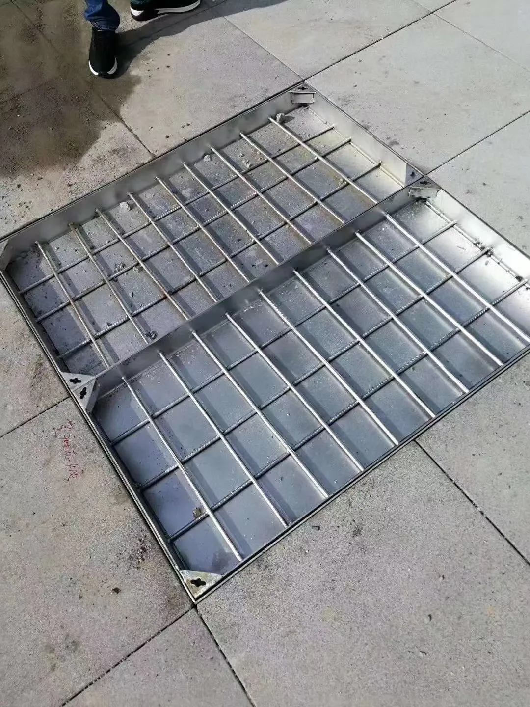 Stainless steel outdoor 5mm high quality manhole cover