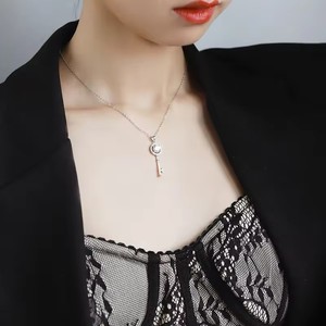 S925纯银电镀18k金钥匙钻石吊坠0.0ct D色VVS硅石时尚奢华硅石项链