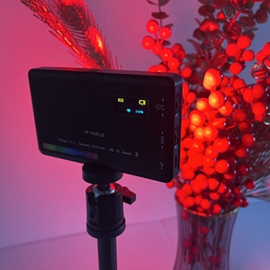Luz de vídeo LED RGB 140 personalizada, batería recargable incorporada de 8W, luz de cámara LED, panel de luz de vídeo LED a todo color 360 - Product Image 1