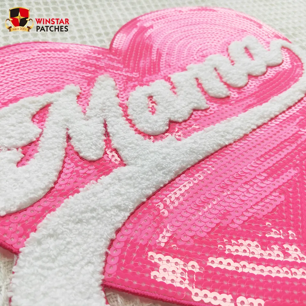 Fábrica personalizada al por mayor corazón brillo lentejuelas grandes Chenille mamá letras bordado hierro en parches para ropa