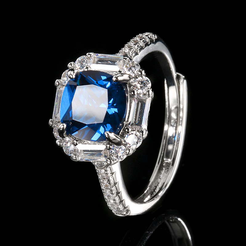 Bague ouverte en cristal bleu pointu